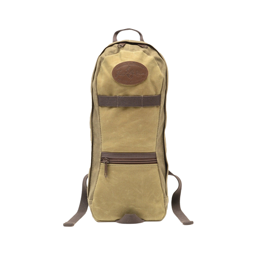 A short-day backpack with zipper pockets and shoulder straps, suitable for hiking.