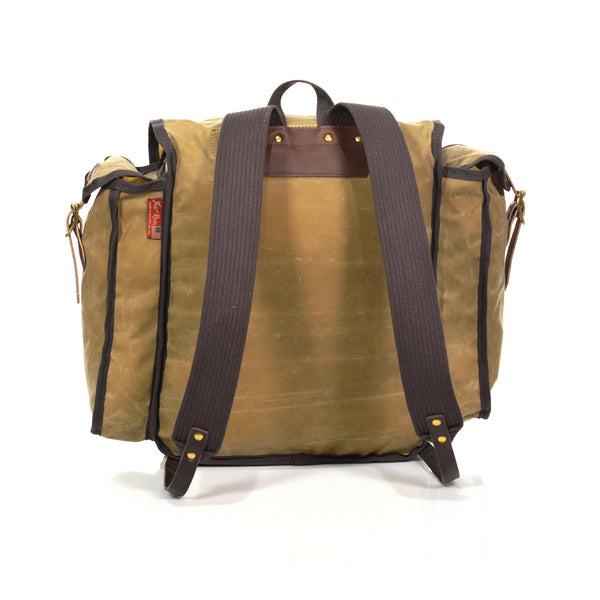 Sown and riveted, the cotton webbed straps will be able to endure the hardest adventures. With leather straps adjusters at the bottom to fit anybody. 