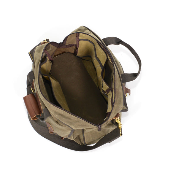 The large and spacious main compartment comes with several accessory pockets lined on the inside.