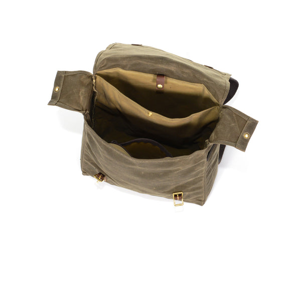Large expandable main cavity with a back slip pocket for laptop storage.