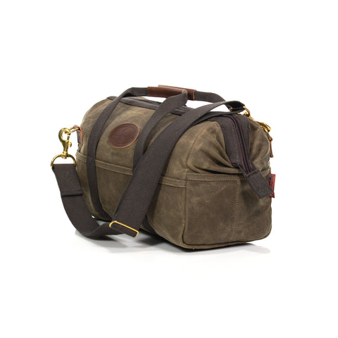 The handle straps on the tool bag version of this bag are sewn on all the way to the bottom to ensure it can carry a very heavy load.